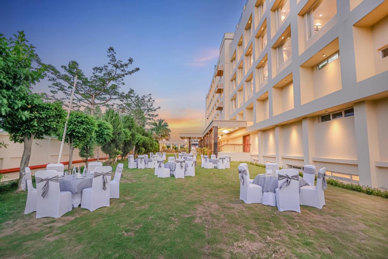 Regenta Dehradun By Royal Orchid Hotels Limited Exteriér fotografie